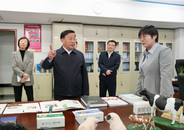 大力发展优质饲草产业 扎实抓好畜禽粪污综合利用